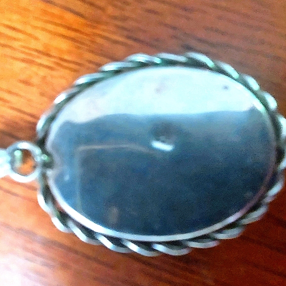 Vintage Avanturine Cabushon Pendant in Silver Bezzel. 2" - Picture 6 of 8